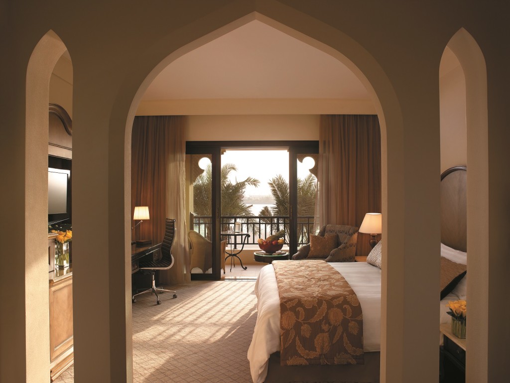 Deluxe Room_Shangri-La Hotel Qaryat al Beri Abu Dhabi