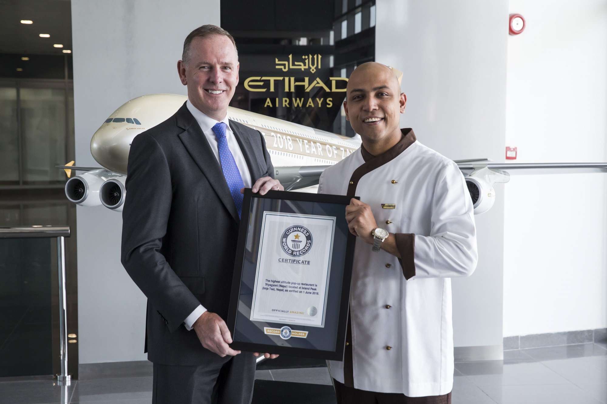 Etihad Airways Chef Brings Fine Dining To Mount Everest, Breaking Guinness World Record