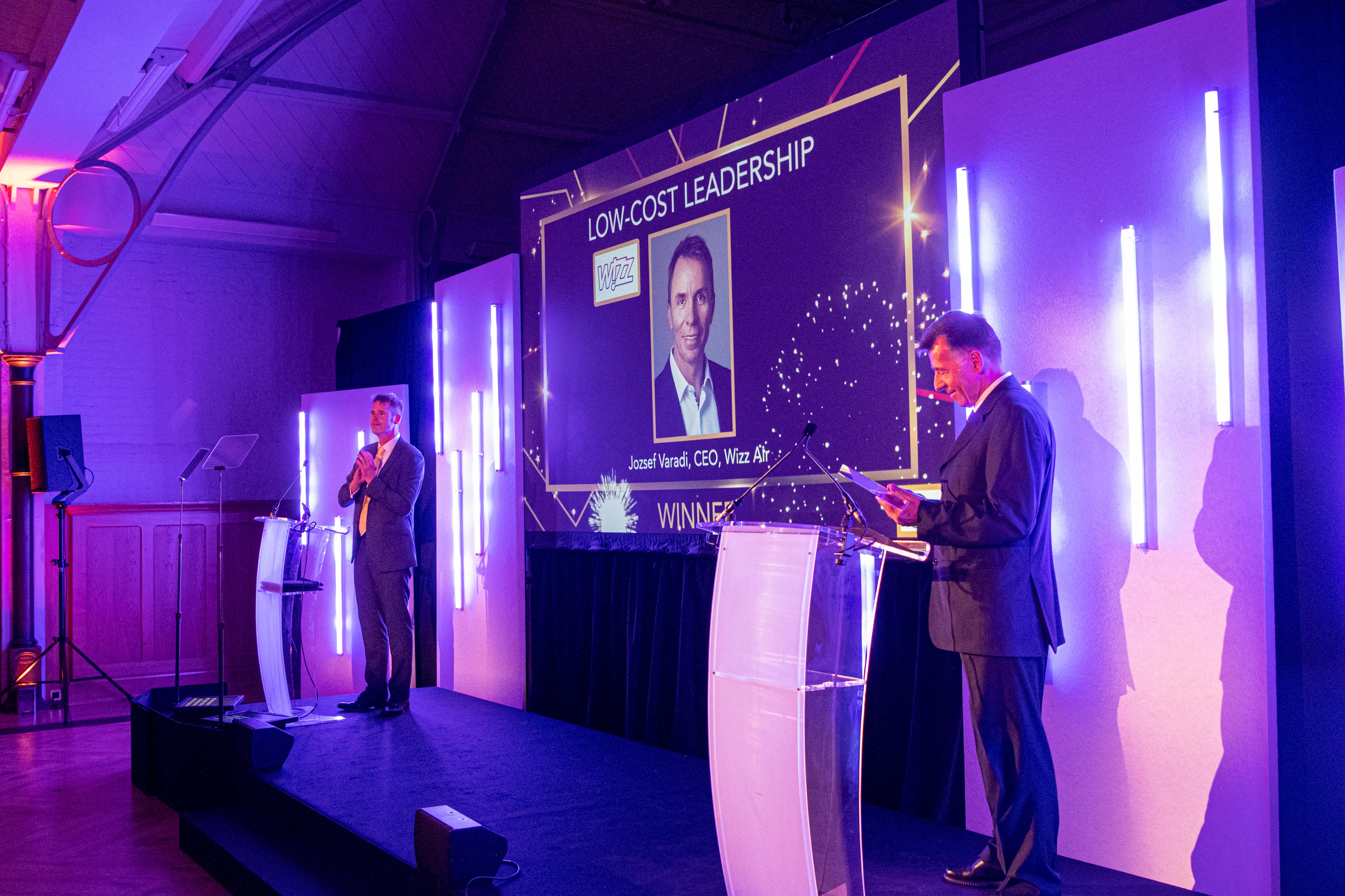 Le PDG de Wizz Air, József Váradi, reçoit le prix du leadership à faible coût aux Flight Global Airline Strategy Awards