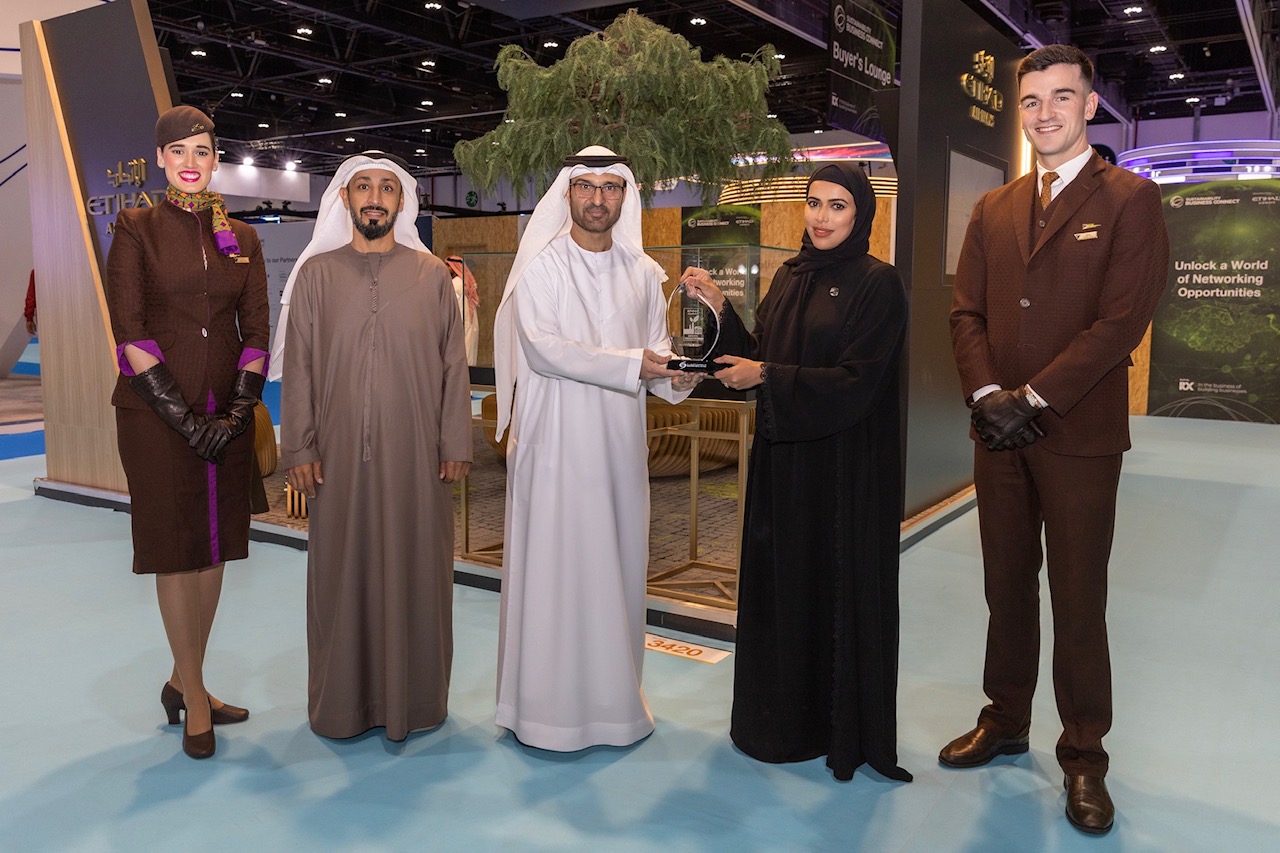 The Environment Agency – Abu Dhabi Bestows Honorary Green Industries Eco-Label Upon Etihad Airways