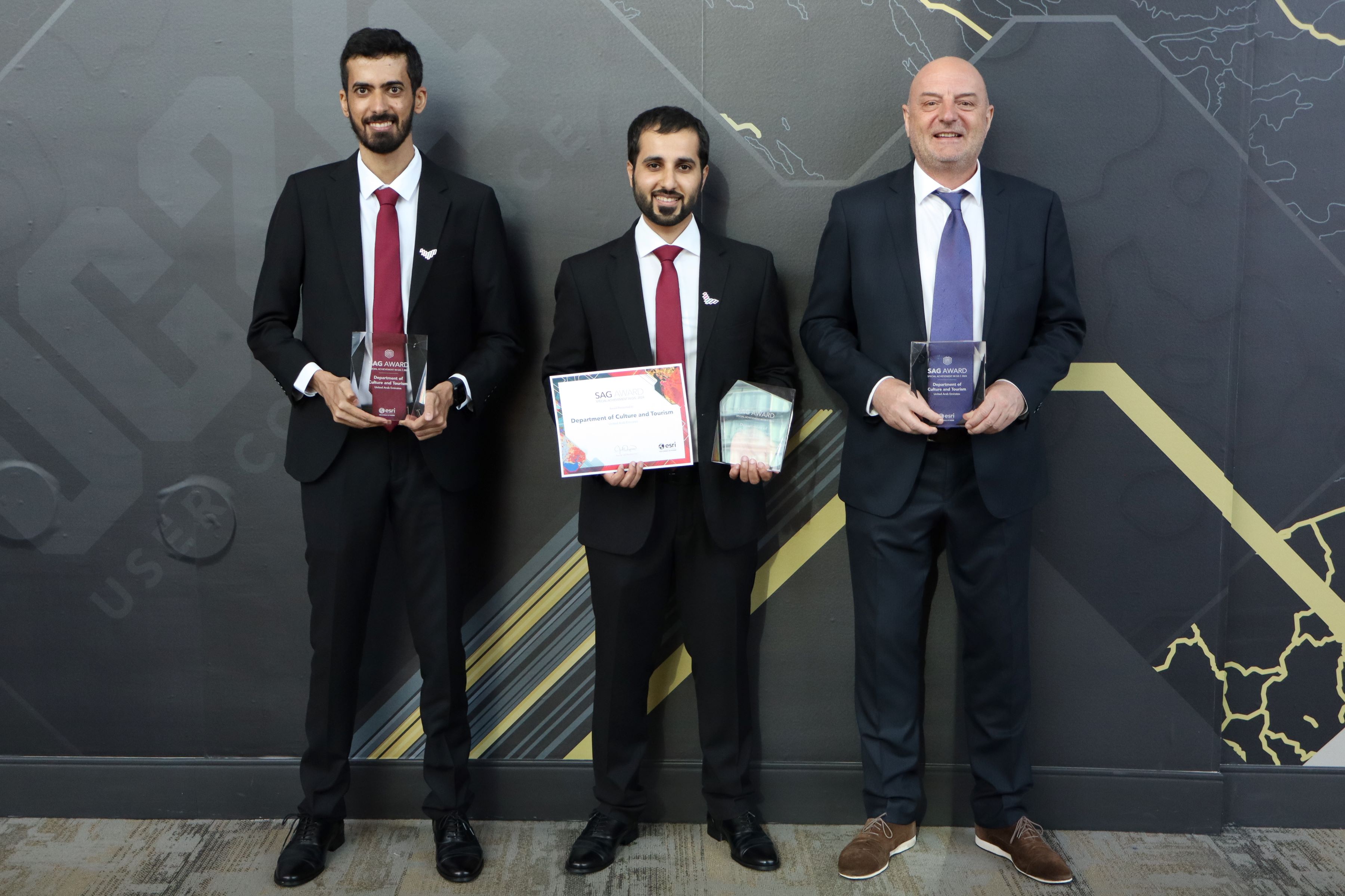 DCT Abu Dhabi Awarded Special Achievement At Annual  Environmental Systems Research Institute (ESRI)User Conference