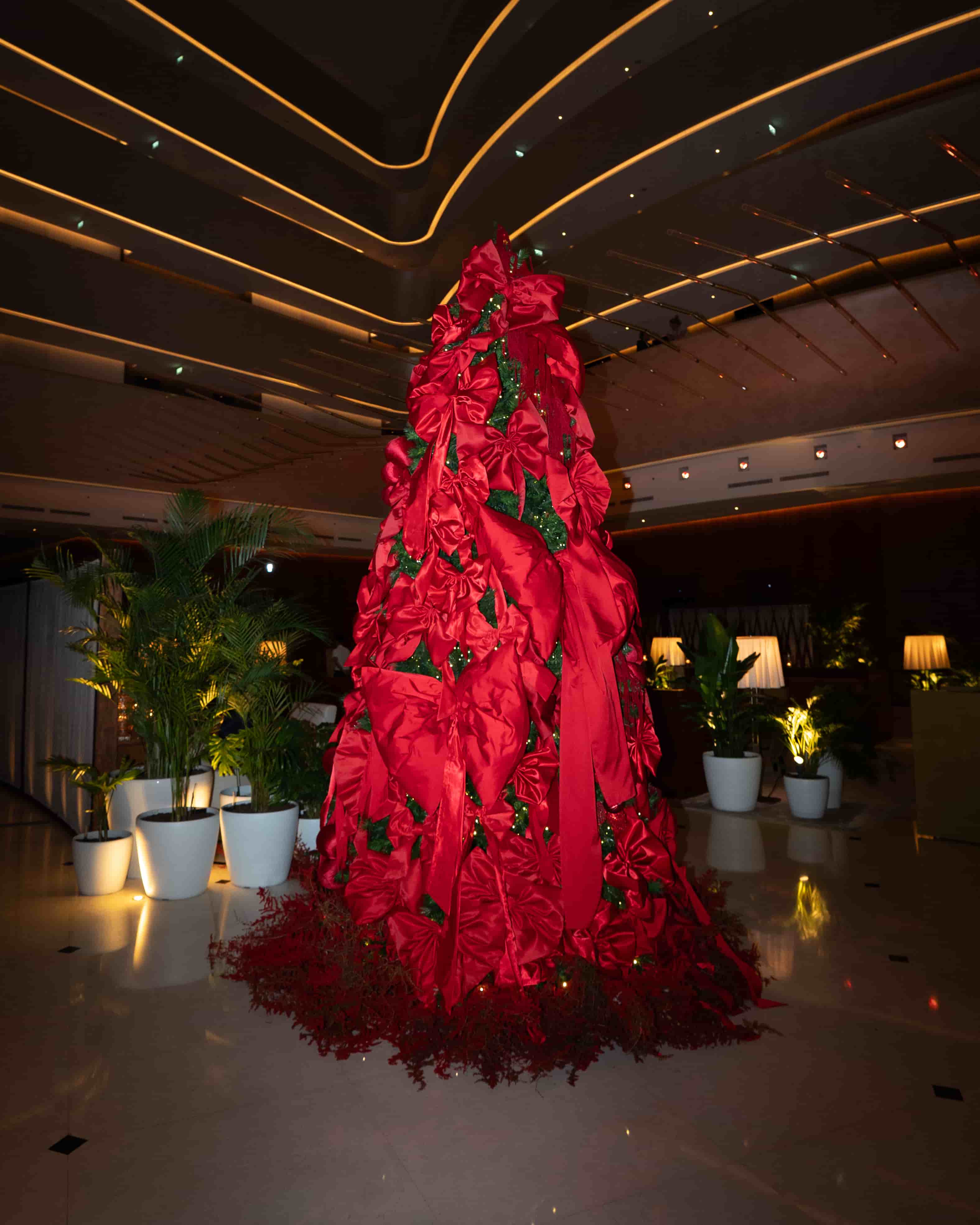 The Abu Dhabi Edition Unites With Urartu Gallery For The 2024 Festive Tree