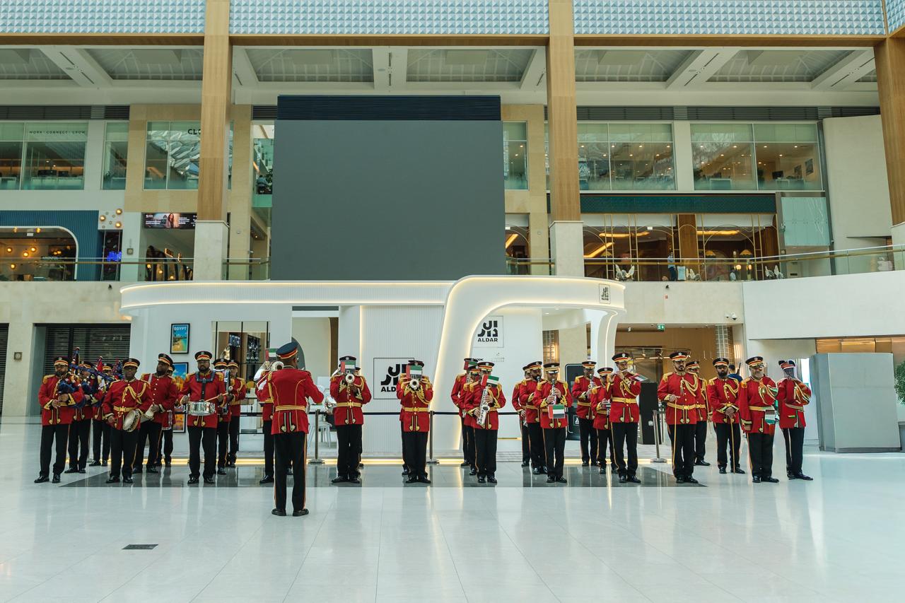 “Proud Of The UAE” Initiative Organizes Frontline Heroes Parade At Yas Mall In Honour Of Symbols Of National Giving